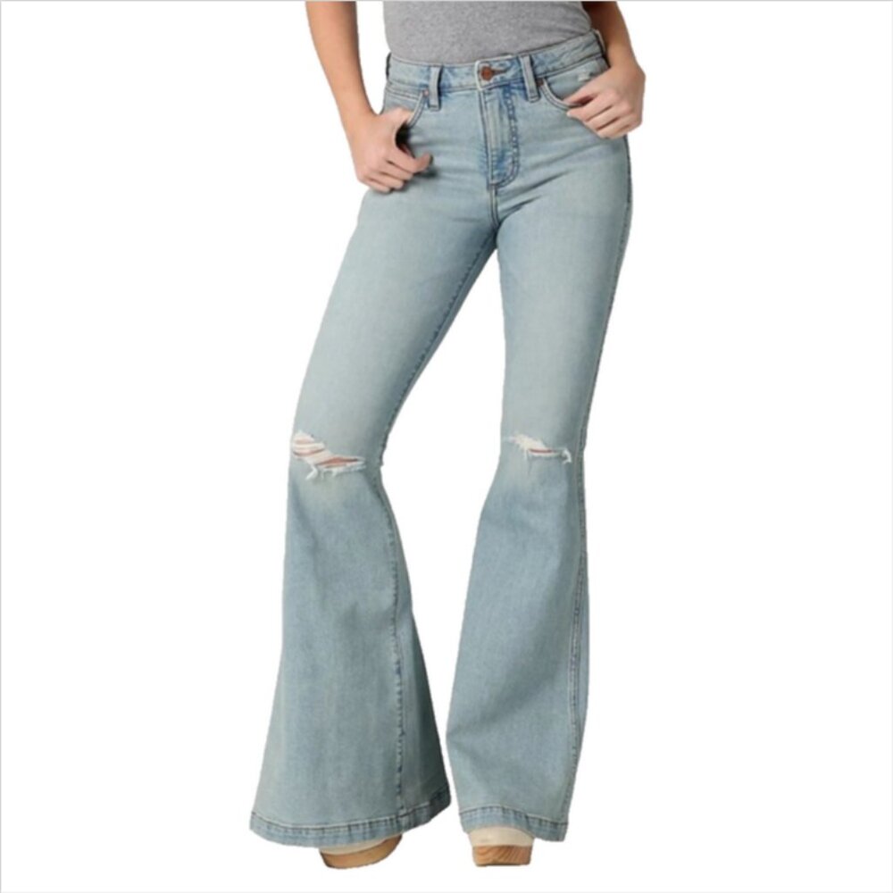 Wrangler Retro Premium High Rise Destructed Trumpet Flare Jean in Aubrey - Picture 2 of 7